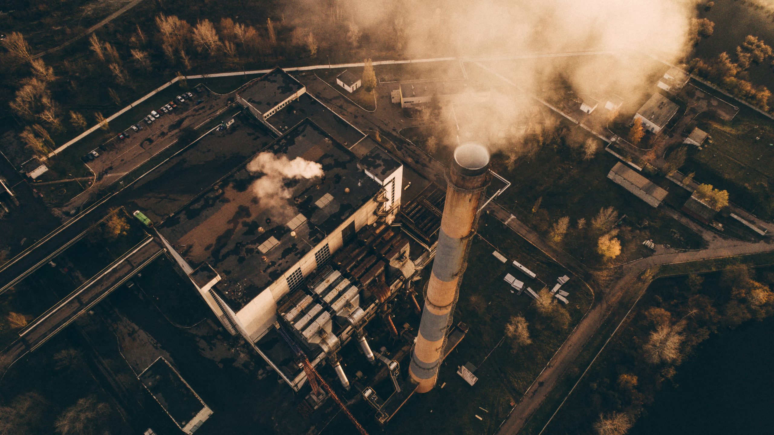 ¿Cómo afecta la incineración de residuos sólidos urbanos al ambiente?